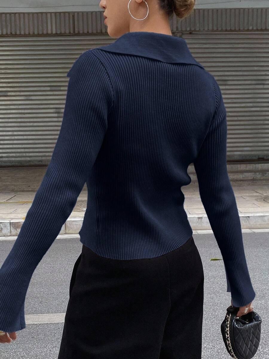 granatowy sweter zamek