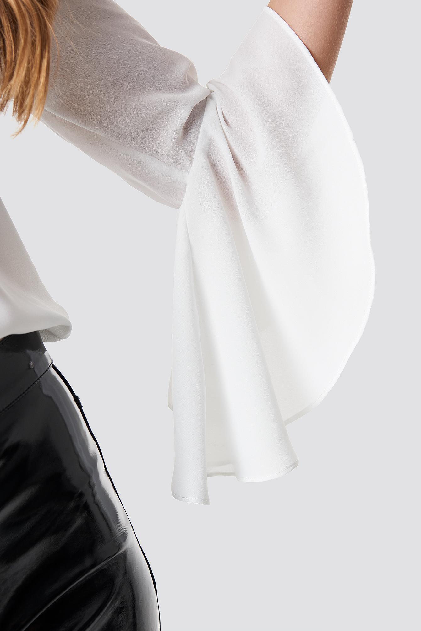 BIAŁA BLUZKA V-NECK