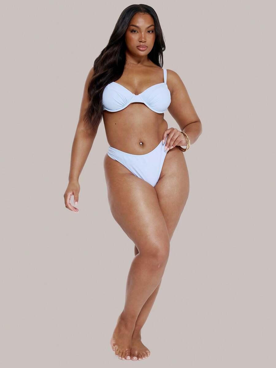 niebieska góra od bikini