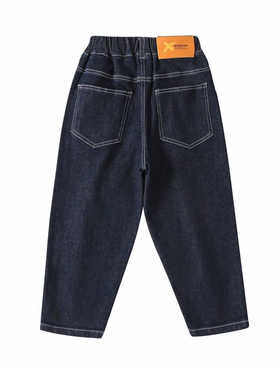 granatowe spodnie jeans