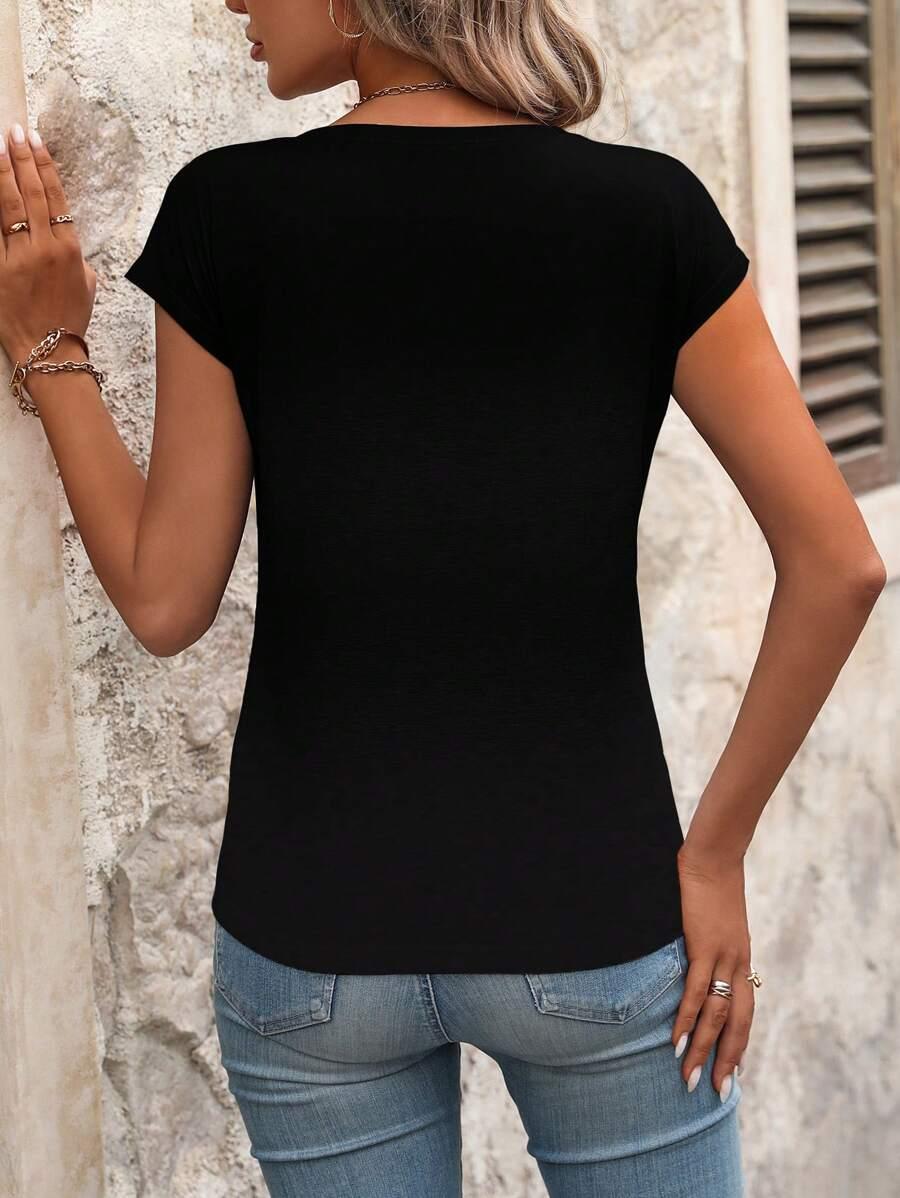 CZARNY T-SHIRT DEKOLT V