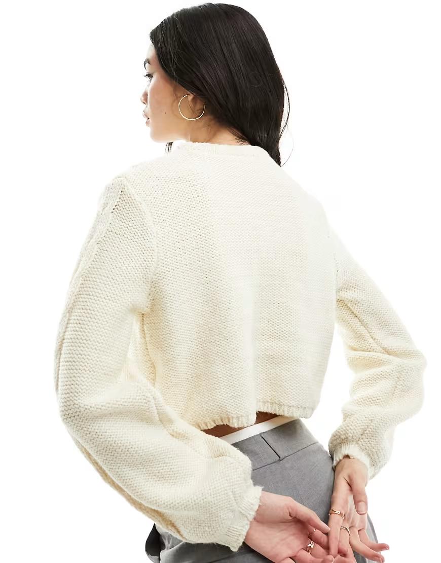 krótki sweter ecru splot