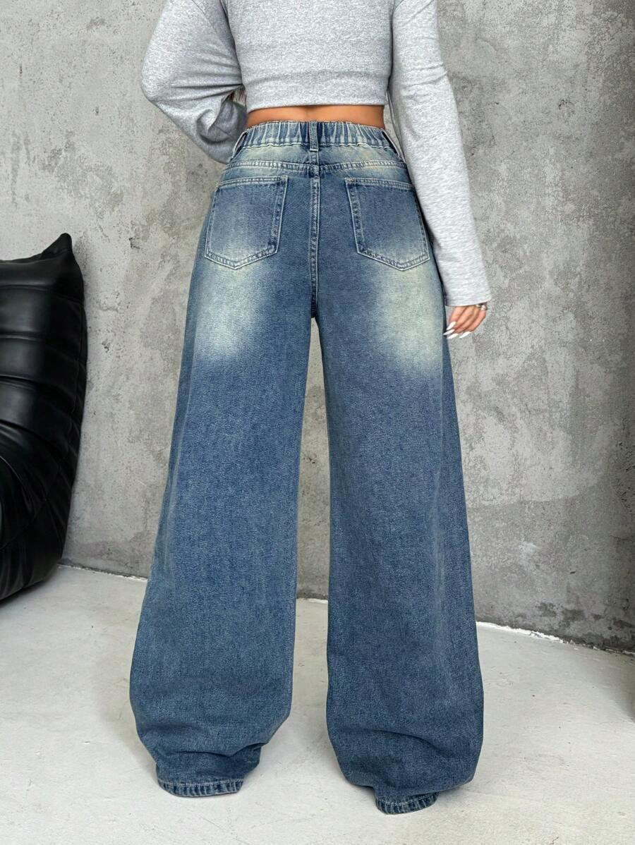niebieskie spodnie jeans 