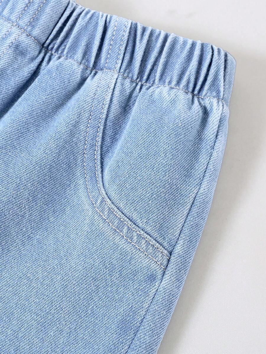 niebieskie spodnie jeans