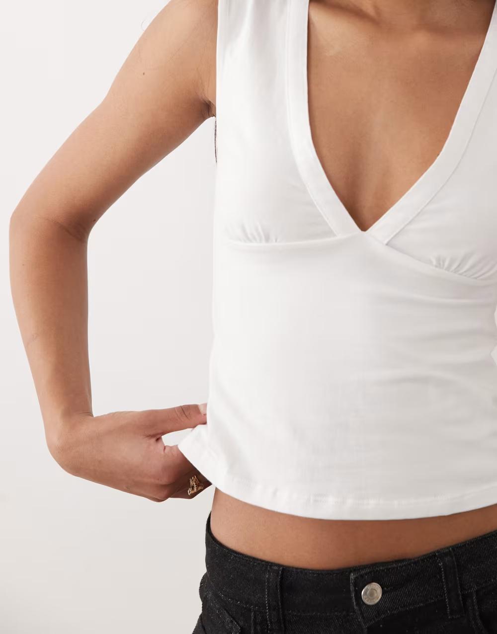 BIAŁY TOP BEZ RĘKAWÓW V-NECK