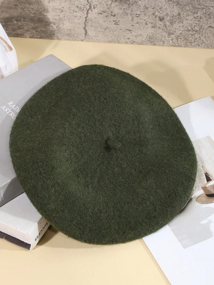 zielony klasyczny beret