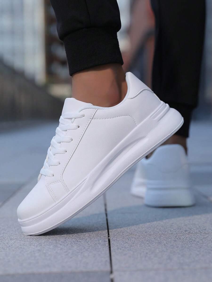 białe sportowe buty