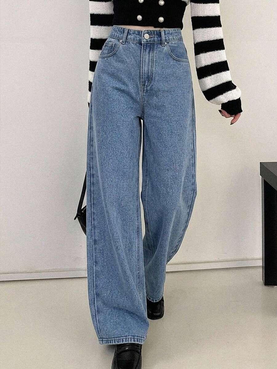 niebieskie spodnie jeans