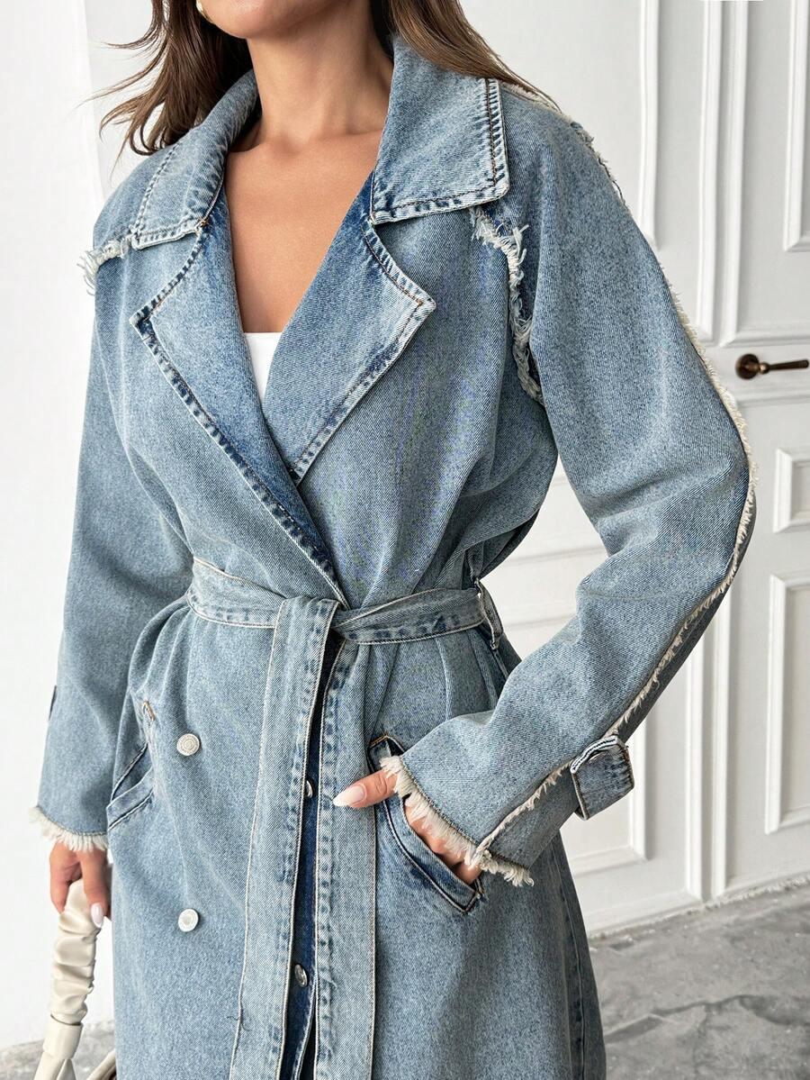 niebieski płaszcz jeans