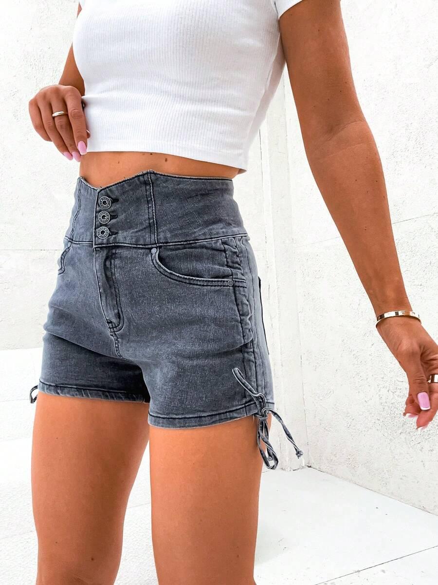 szare spodenki jeans