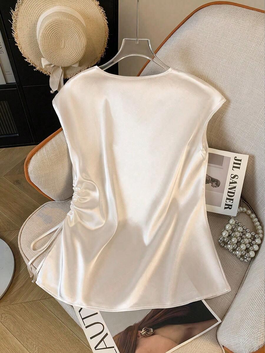 biała satynowa bluzka v-neck