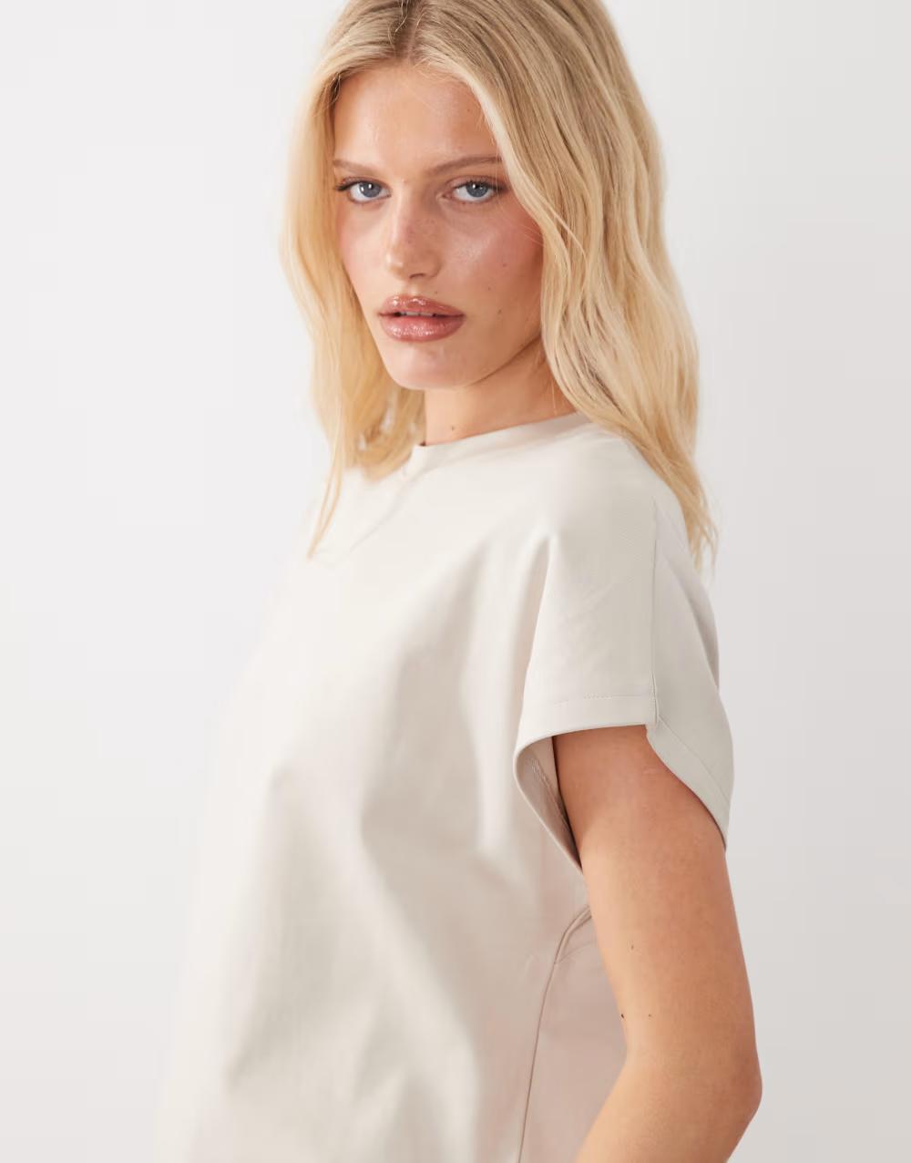 beżowy t-shirt  casual