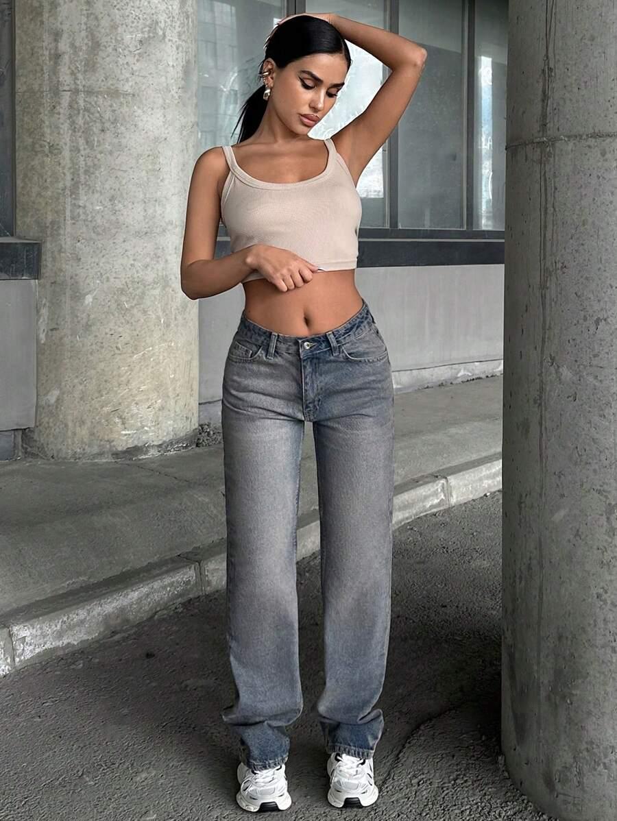 niebieskie spodnie jeans 