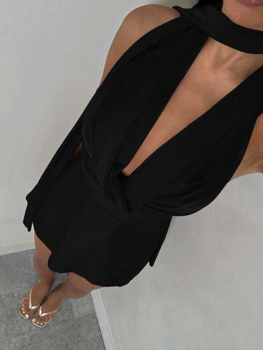 CZARNA MINI SUKIENKA