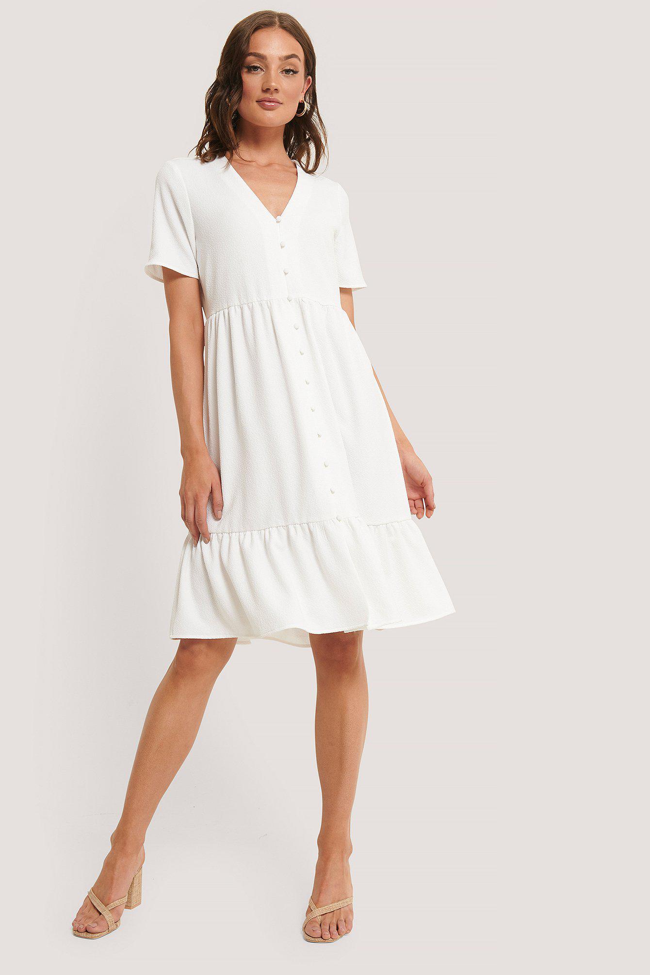 biała sukienka z krótkim rękawem v-neck