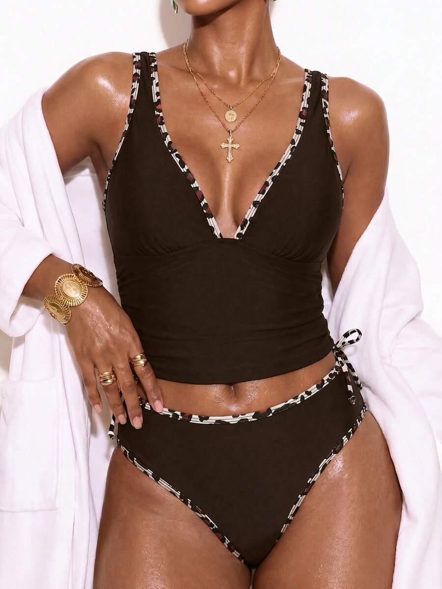 brązowa góra od bikini