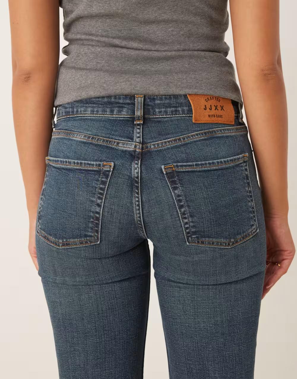 niebieskie spodnie jeans kieszenie