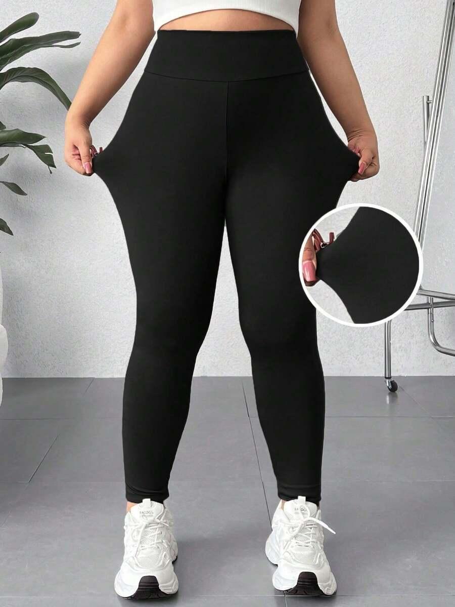 czarne prążkowane legginsy