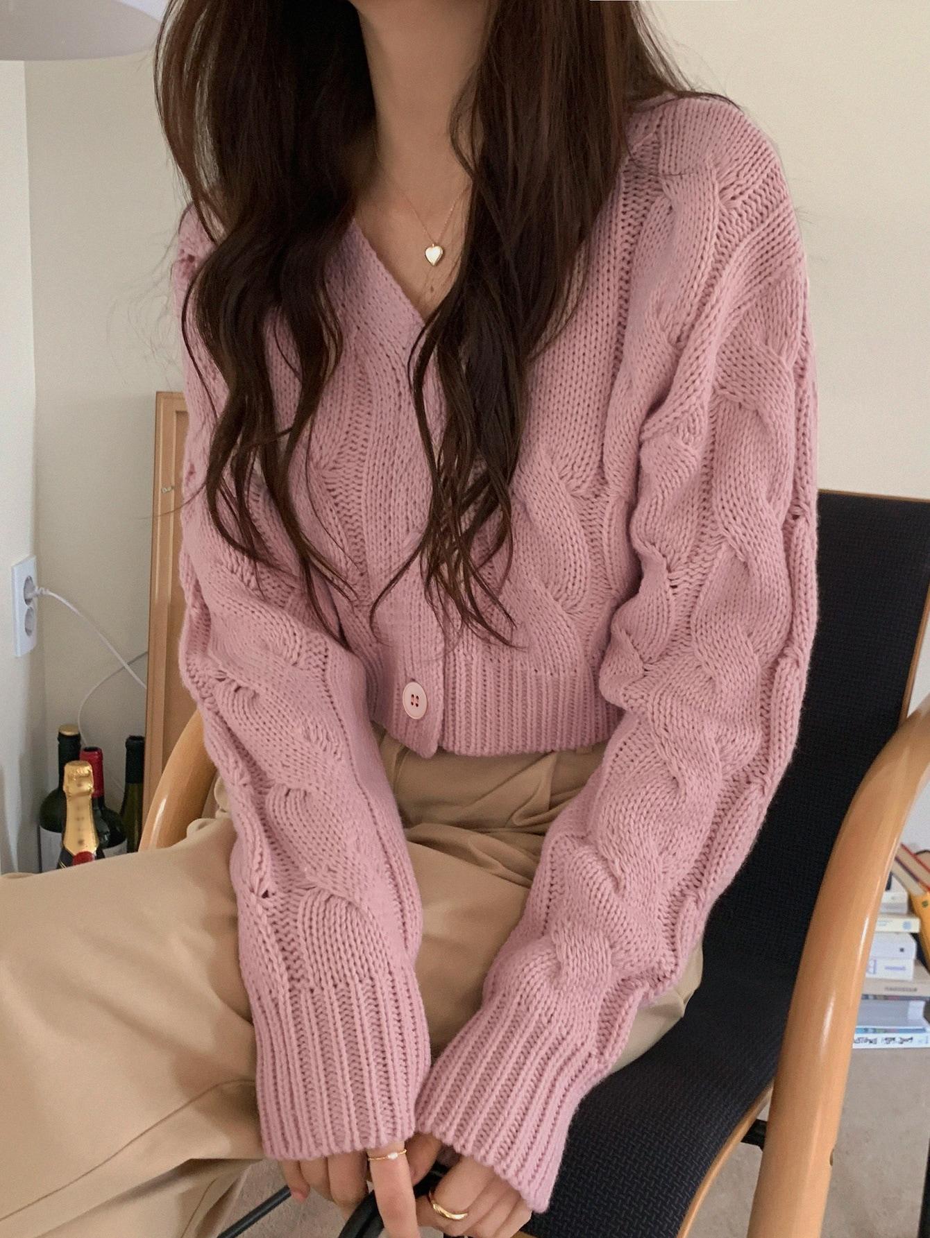 różowy sweter guziki