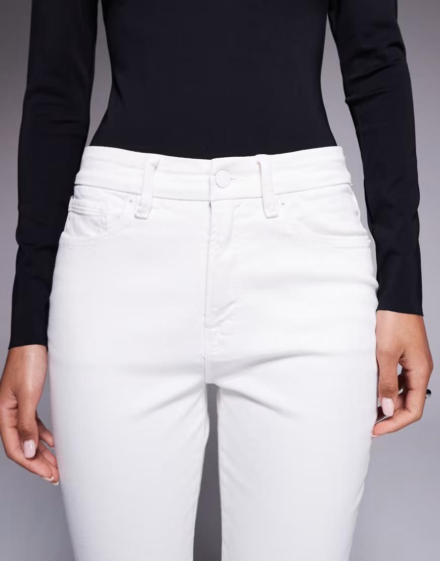 BIAŁE SPODNIE JEANS