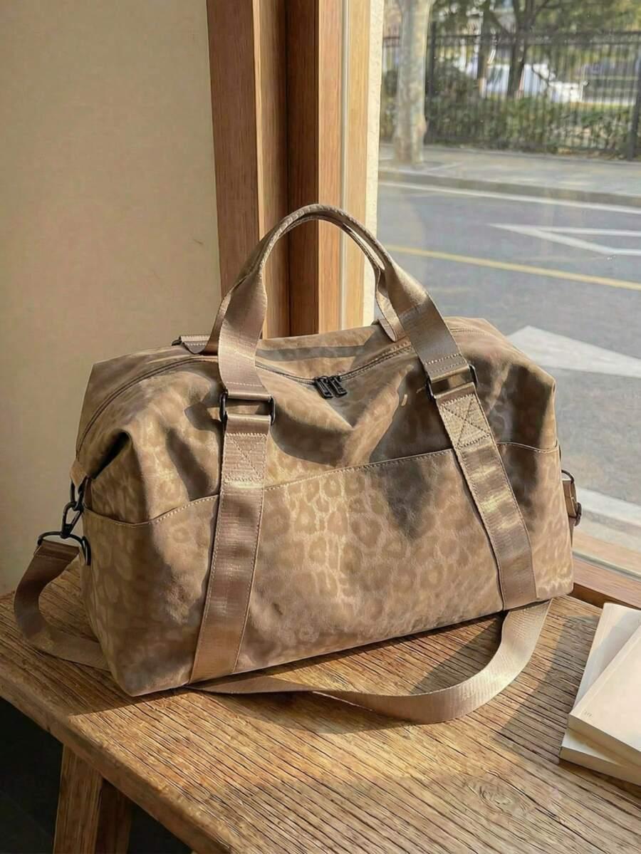beżowa torba podróżna animal print
