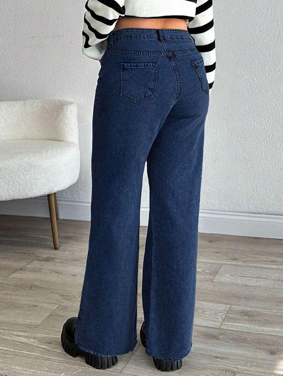 niebieskie spodnie jeans 