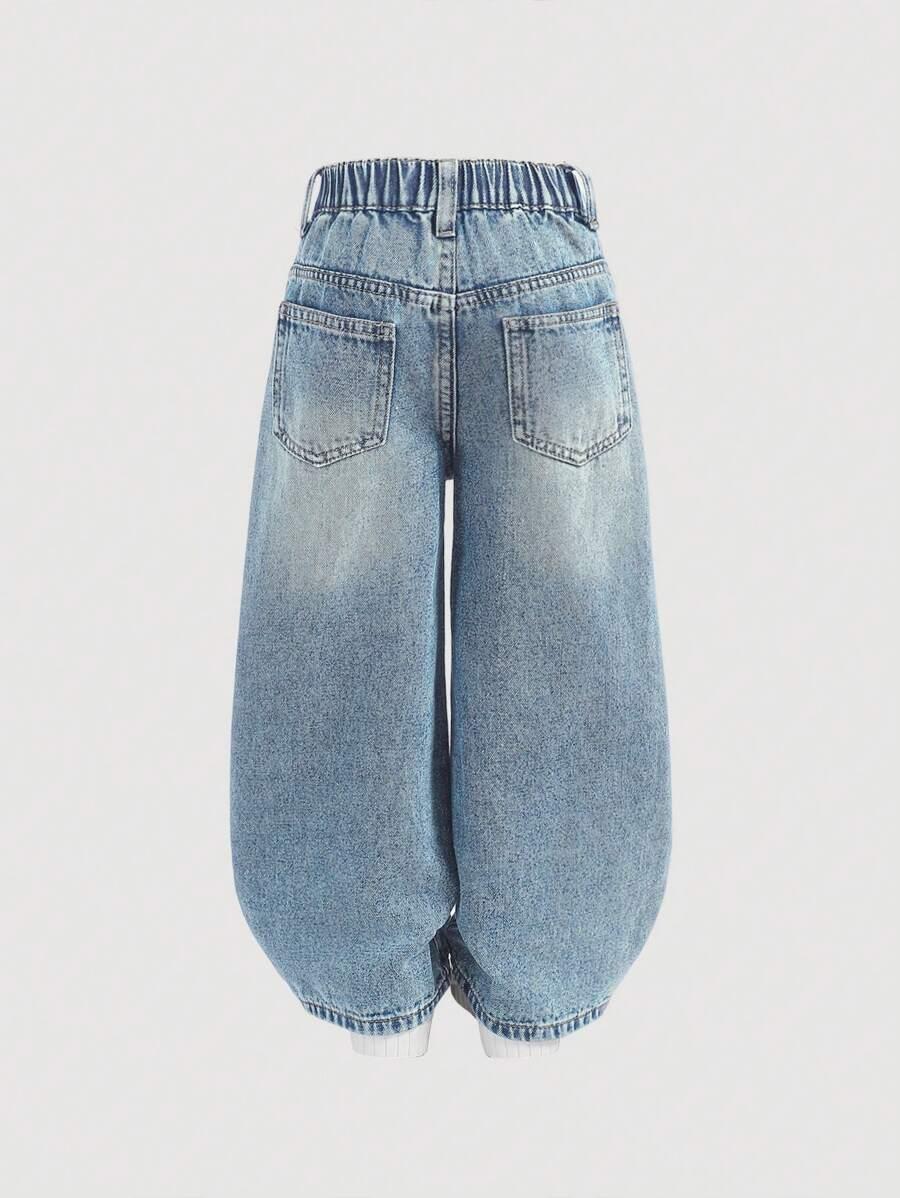 niebieskie spodnie jeans