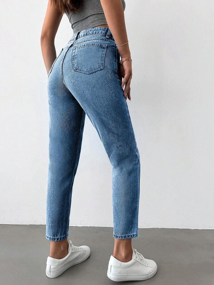 niebieskie mom jeans