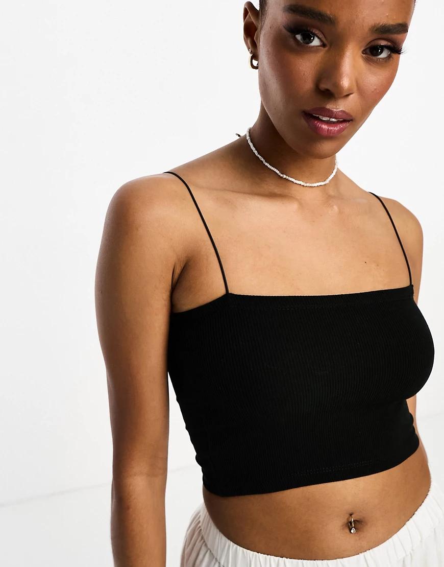 czarny crop top ramiączka