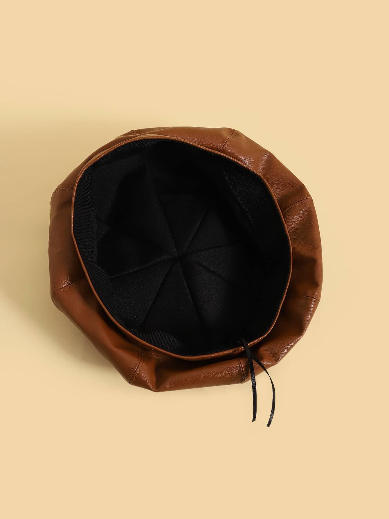 brązowy beret imitacja skóry