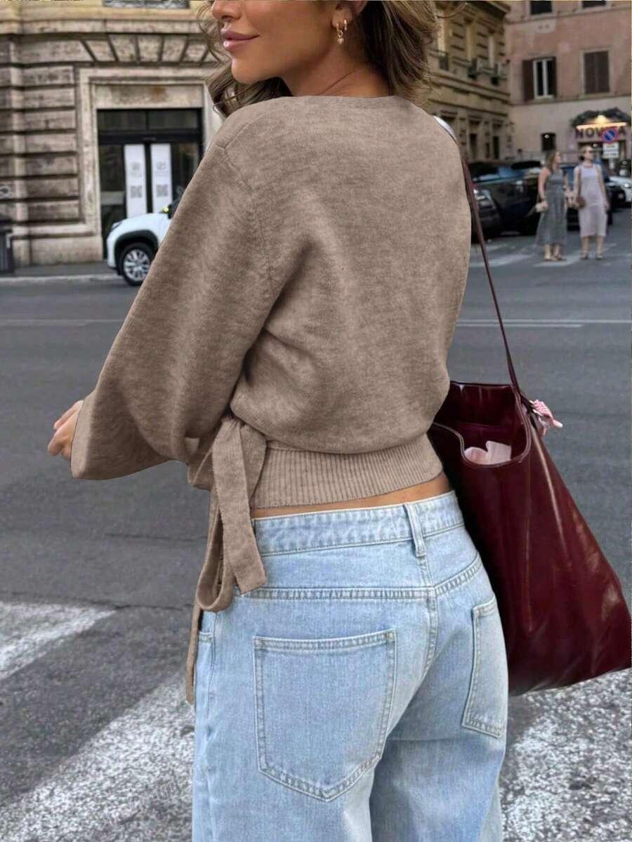 BEŻOWY SWETER KOPERTOWY DEKOLT