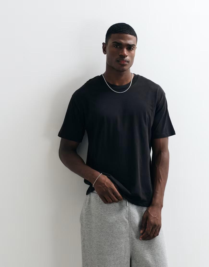 CZARNY T-SHIRT NADRUK