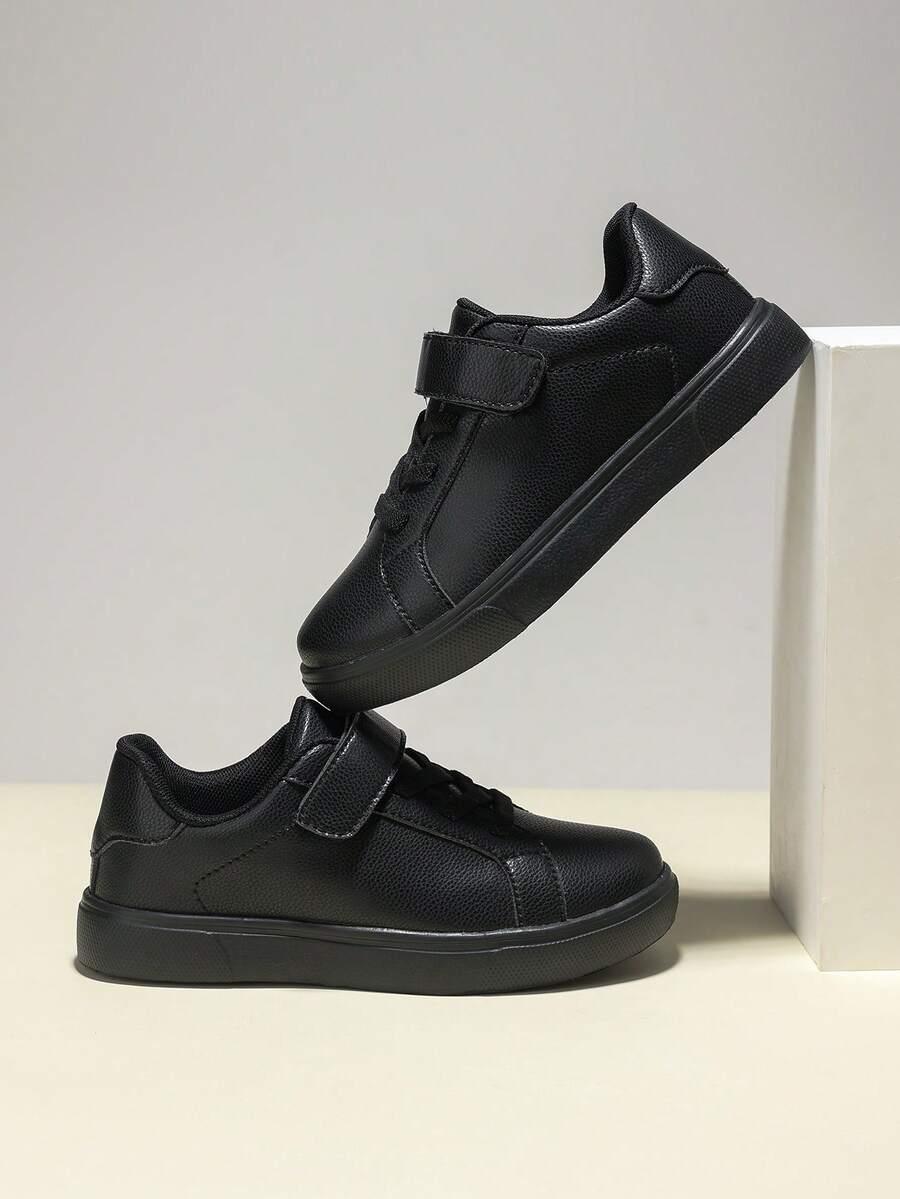 czarne buty sportowe