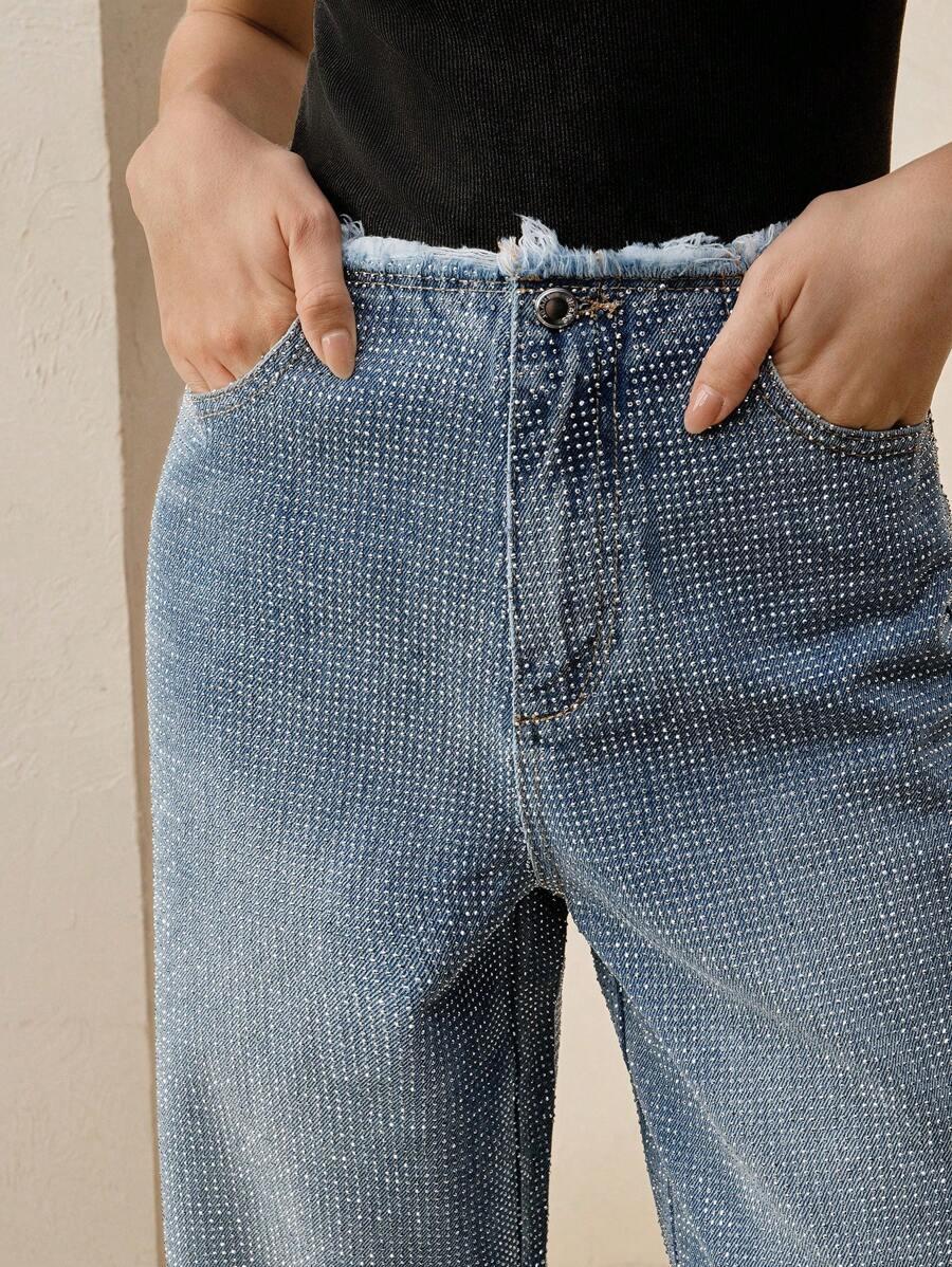 niebieskie spodnie jeans zdobienie