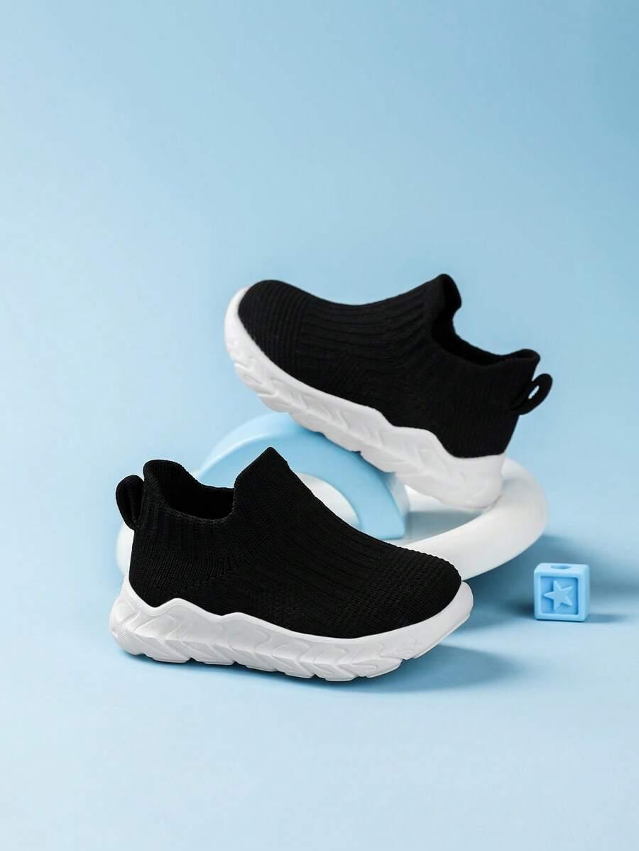 czarne wsuwane buty sportowe