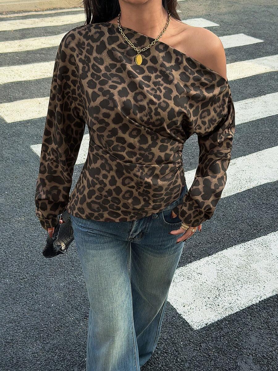 asymetryczna bluzka animal print