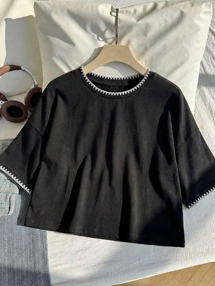 CZARNY TOP KONTRAST HAFT