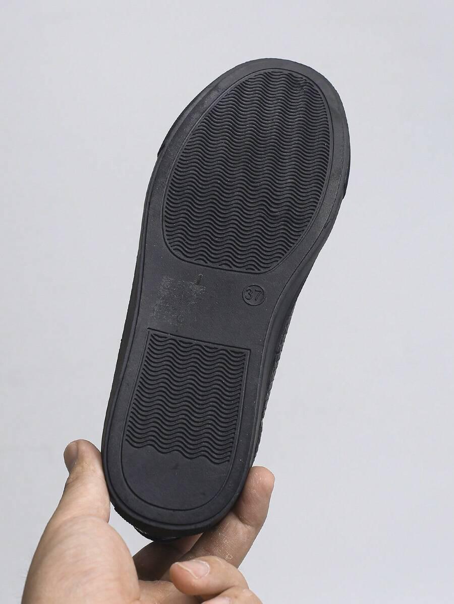CZARNE SZNUROWANE TRAMPKI
