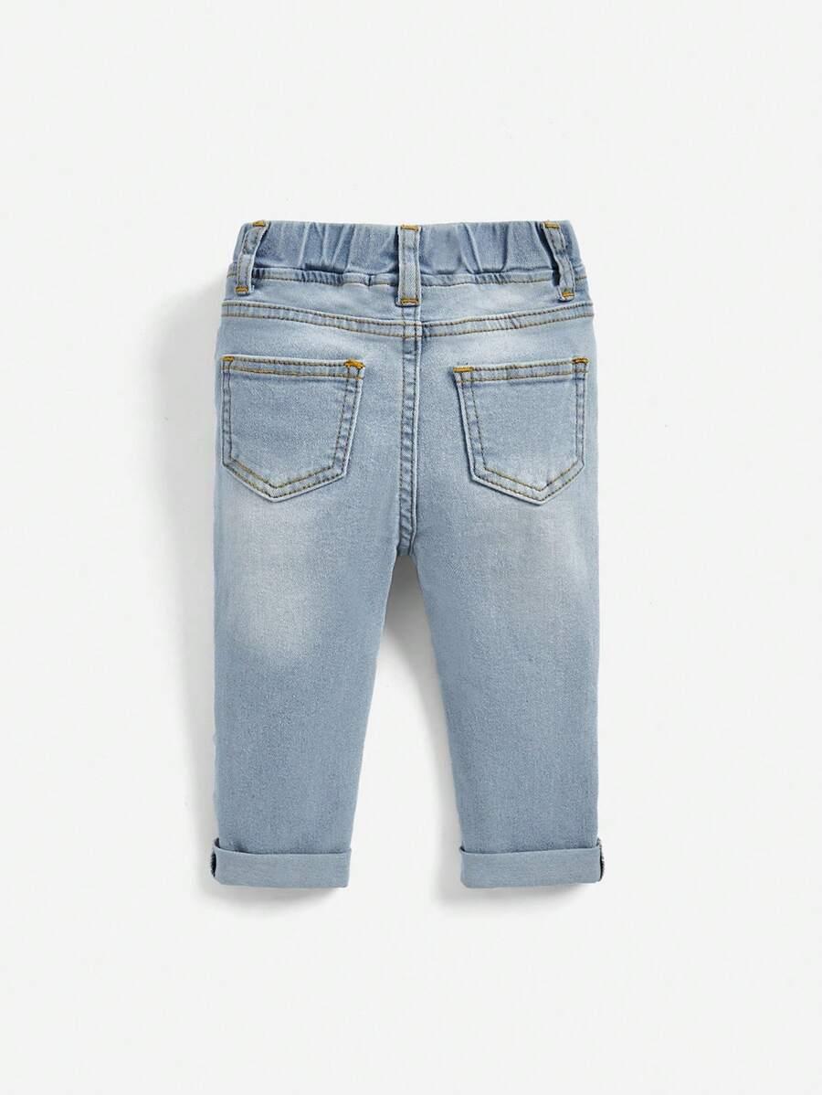 niebieskie spodnie jeans 