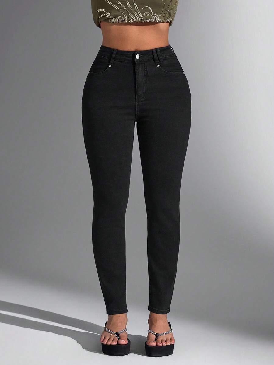 czarne spodnie jeans