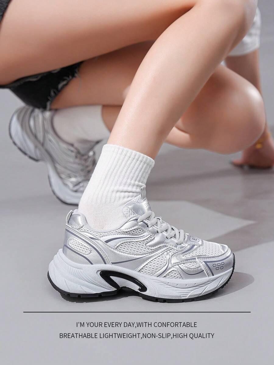 sznurowane buty sportowe