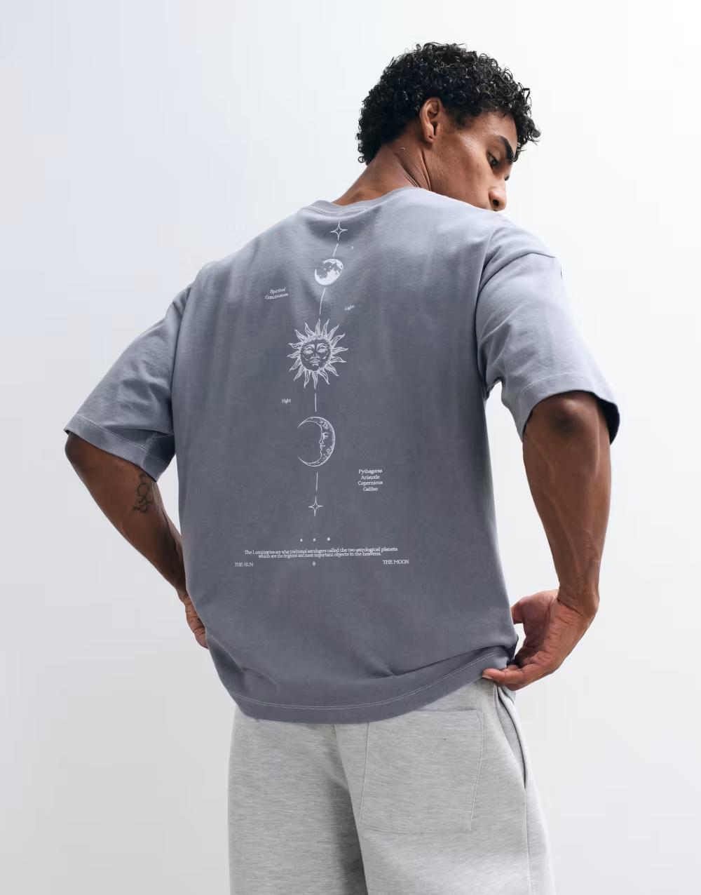 szary T-shirt okrągły dekolt nadruk