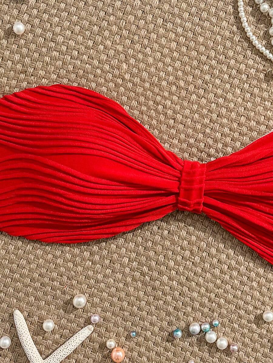 czerwona góra od bikini