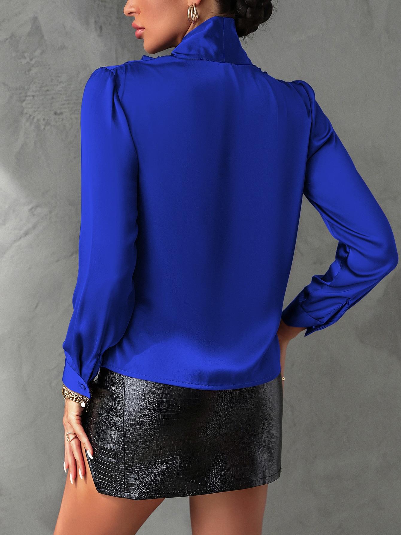 satynowa kobaltowa niebieska bluzka kopertowy dekolt