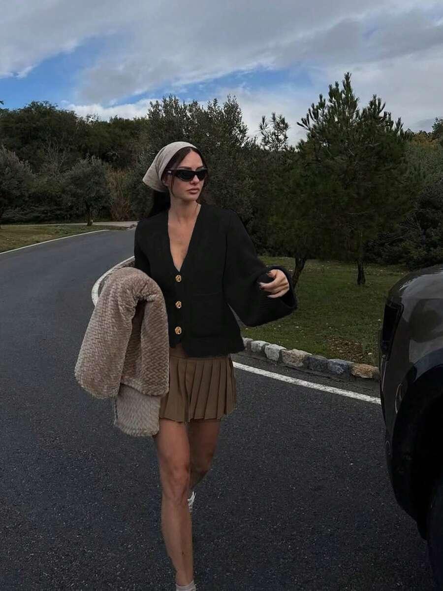 czarny sweter zapinany