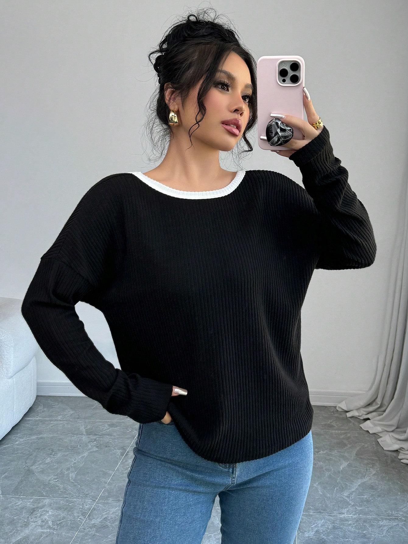 CZARNY SWETER KOKARDY 
