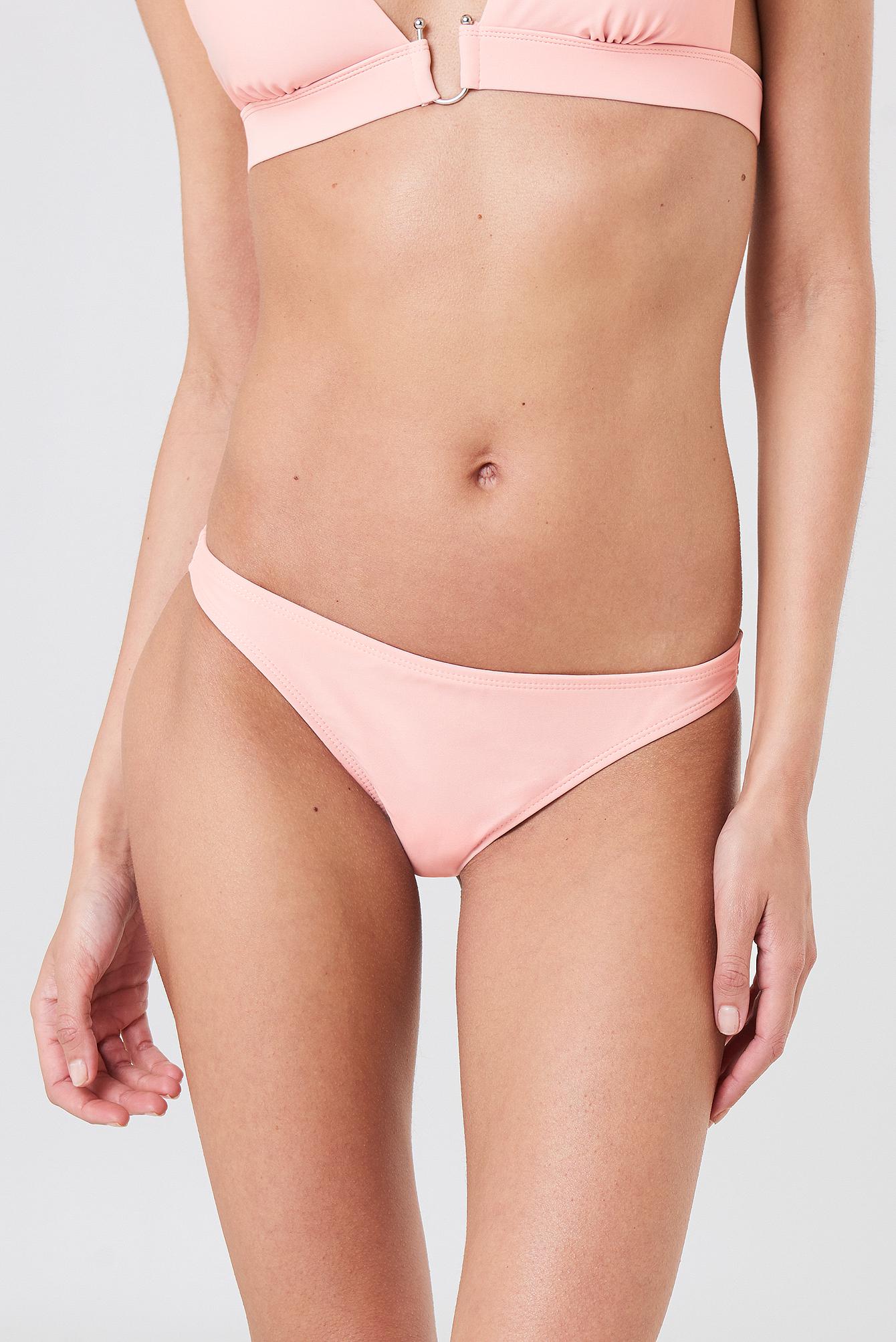 różowy gładki dół od bikini