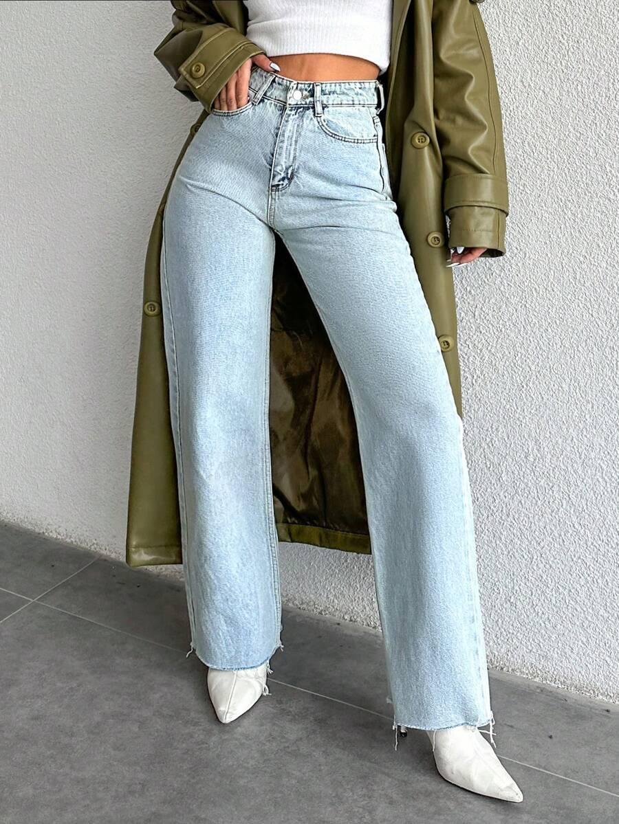 niebieskie spodnie jeans 