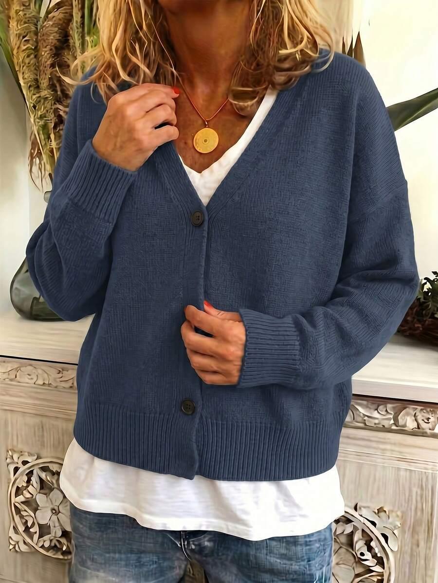 granatowy sweter guziki