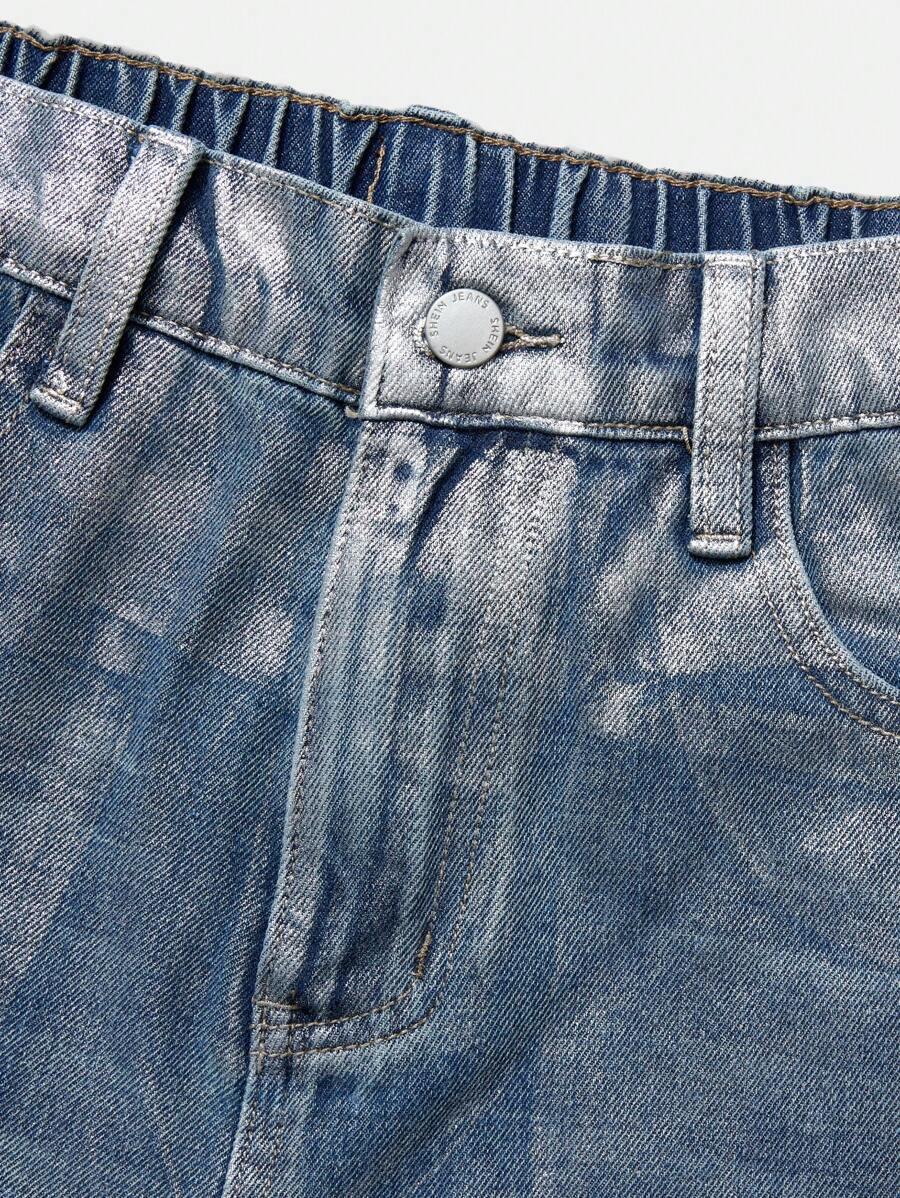 niebieskie spodnie jeans